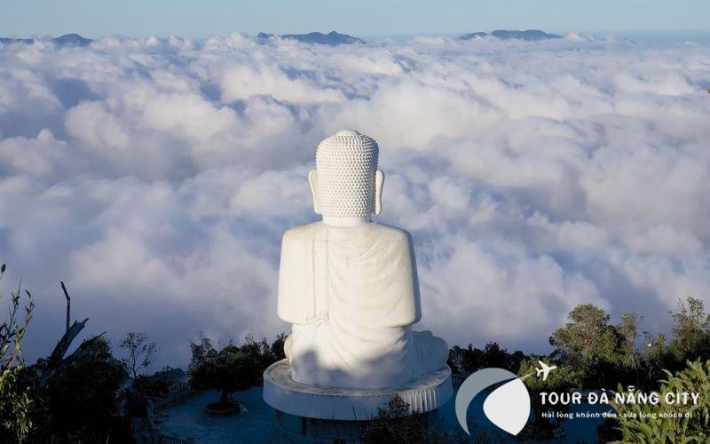 Tượng Phật uy nghiêm trên đỉnh núi Bà Nà Hills