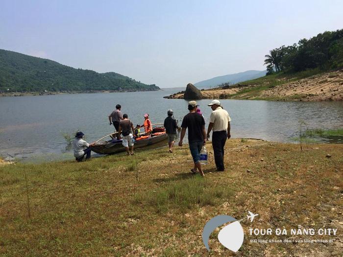 Trải nghiệm câu cá cùng người dân địa phương tại hồ Đồng Xanh - Đồng Nghệ