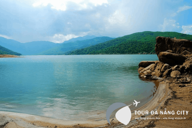 Hồ Đồng Xanh - Đồng Nghệ - bức tranh non nước hữu tình